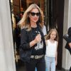 Kate Moss, son mari Jamie Hince et sa fille Lila sont allés déjeuner au restaurant Cecconi sur Mayfair et sont ensuite allés faire du shopping chez Gucci sur Bond Street à Londres, le 29 juillet 2014. 
