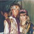  Robin Gibb et Dwina c&eacute;l&eacute;brant leur premier anniversaire de mariage au d&eacute;but des ann&eacute;es 80. Une photo personnelle d&eacute;voil&eacute;e par Dwina le 30 juillet 2014 pour annoncer la sortie d'un album posthume. 