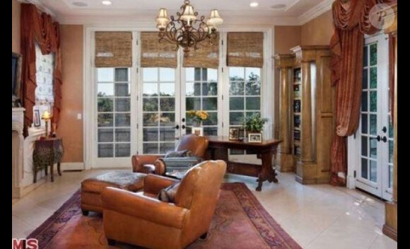 La star Mischa Barton est en défaut de paiement sur sa maison de Beverly Hills, achetée en 2005 pour 6,4 millions de dollars.