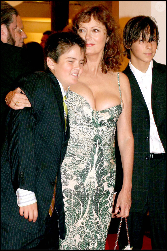 Susan Sarandon avec ses fils Jack et Miles lors de la projection du film Elizabeth Town à la Mostra de Venise le 4 septembre 2005