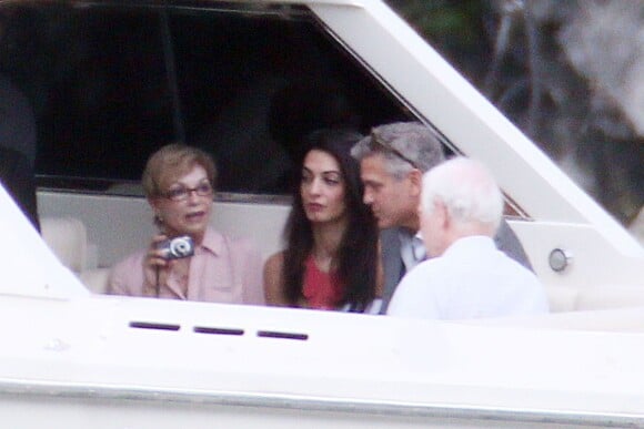 George Clooney avec sa chérie sur le Lac de Côme, le 5 juillet 2014.