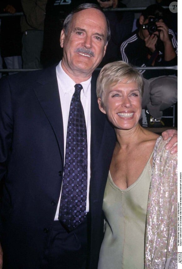 John Cleese et Alyce Faye Eichelberger à Los Angeles le 9 novembre 1999