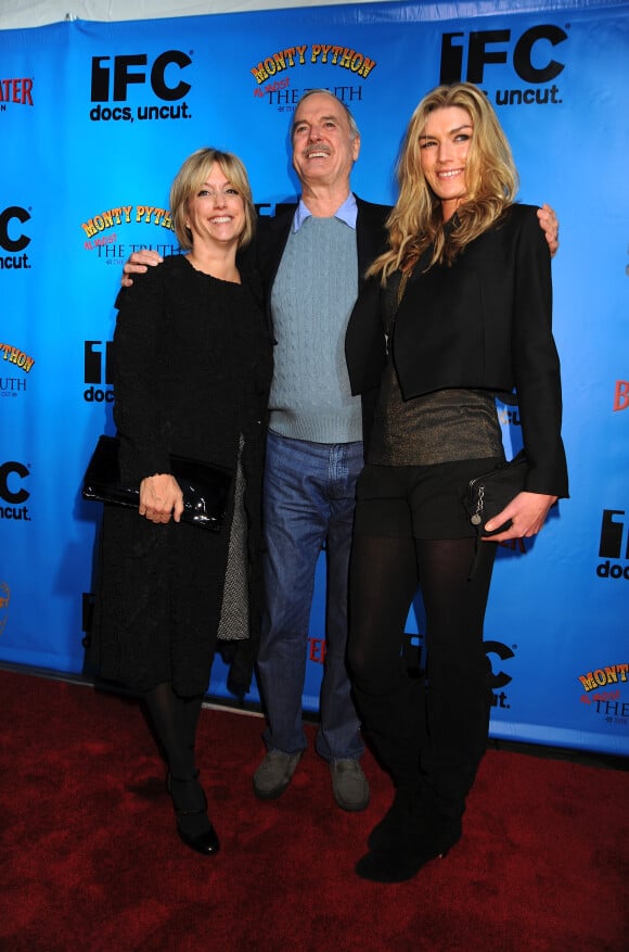 Deborah Schindler, John Cleese et sa fille Camilla Cleese lors du 40e anniversaire des Monty Python à New York le 15 octobre 2009