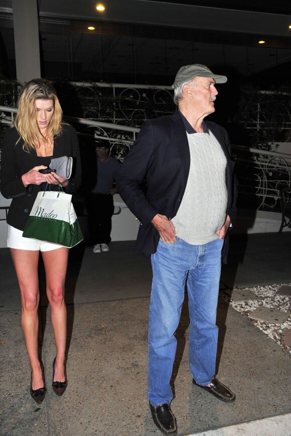John Cleese et sa fille Camilla Cleese à Hollywood le 6 juillet 2010