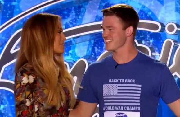 Jennifer Lopez a dansé un slow avec un candidat d'American Idol pour lequel elle occupe le siège de jury.
