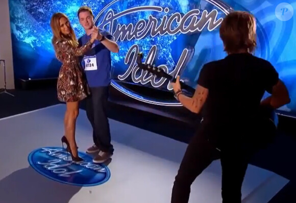 Jennifer Lopez a dansé un slow avec un candidat du télé-crochet American Idol pour lequel elle occupe le siège de jury.