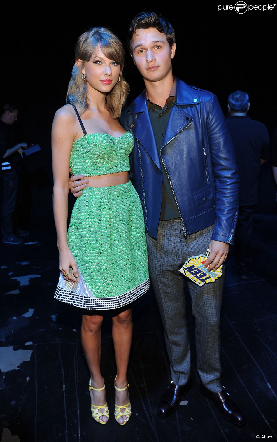 Taylor Swift et Ansel Elgort dans les coulisses du Shrine Auditorium lors des Teen Choice Awards 2014. Los Angeles, le 10 août 2014.