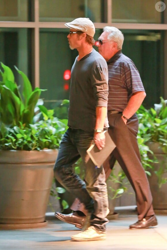 Brad Pitt, avec son père William Pitt, se rendant à une projection privée de Fury à Los Angeles le 10 août 2014
