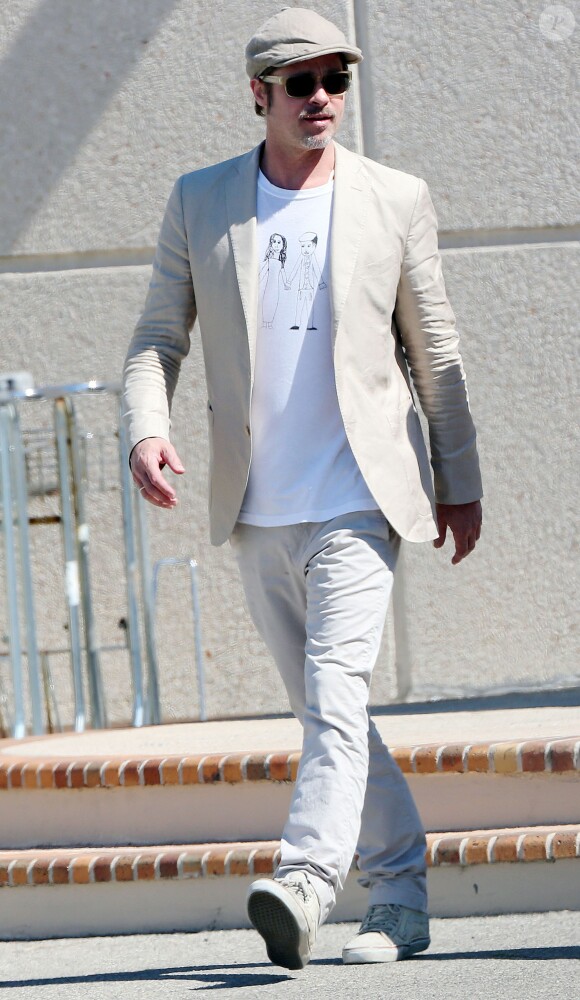 Brad Pitt portant un t-shirt avec un dessin de sa fille, à Marseille le 17 juillet 2014