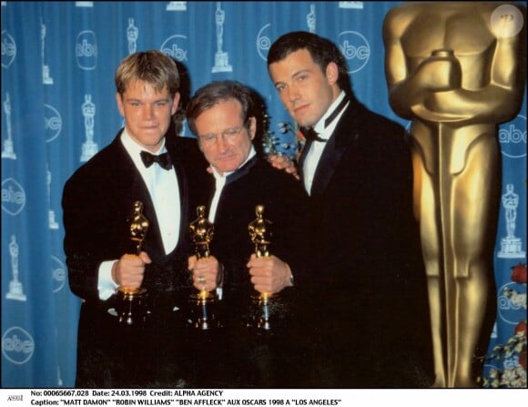 Matt Damon, Robin Williams et Ben Affleck lors des Oscars 1998