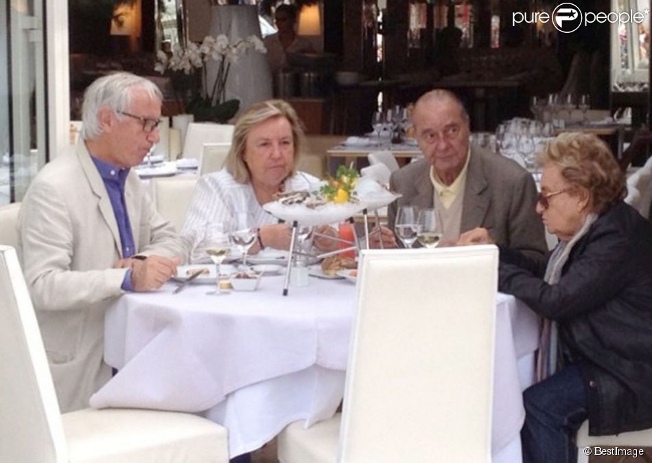 Exclusif - Jacques Chirac avec sa femme Bernadette, Maryvonne Pinault et un ami au restaurant Le Girelier à Saint Tropez, le 4 octobre 2013.