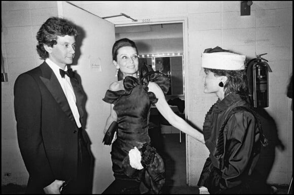 Audrey Hepburn et son fils lors du défilé Givenchy en 1982