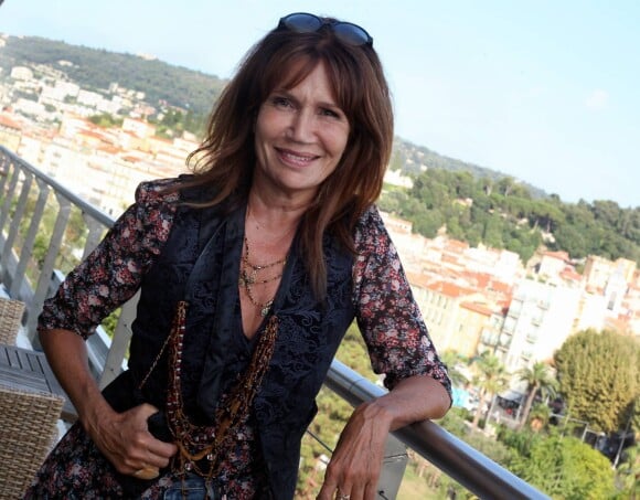 Exclusif - Clémentine Célarié pose à l'hôtel Aston à Nice, le 1er août 2014