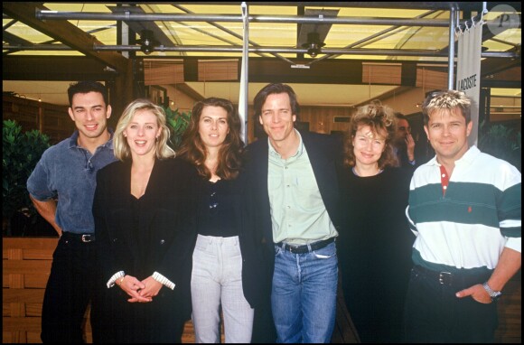 Gerard Vivès, Cécule Auclert, Bradley Cole, Christiane Jean et Thierry Redler de la sitcom "Les Filles d'à côté" à Roland-Garros en 1994. 