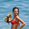 Alessandra Ambrosio profite de la plage à Maui, Hawaï, le 13 août 2014.