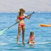 Alessandra Ambrosio et sa fille Anja font du paddle à Maui, Hawaï, le 13 août 2014.