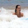 Alessandra Ambrosio profite d'un après-midi en famille sur une plage de Maui. Hawaï, le 14 août 2014.
