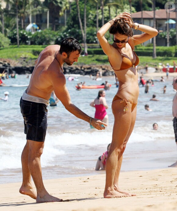 Jamie Mazur et Alessandra Ambrosio profitent du beau temps à Maui. Hawaï, le 14 août 2014.