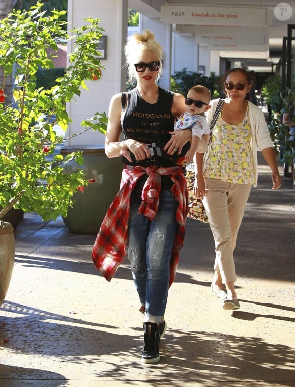 La popstar Gwen Stefani, son époux Gavin Rossdale et leurs fils Kingston et Apollo Rossdale profitent d'une journée ensemble à Los Angeles, le 15 août 2014.