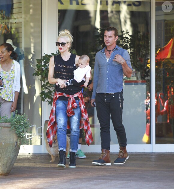 La chanteuse Gwen Stefani, son mari Gavin Rossdale et leurs fils Kingston et Apollo Rossdale profitent d'une journée ensemble à Los Angeles, le 15 août 2014.