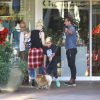 Gwen Stefani, son mari Gavin Rossdale et leurs fils Kingston et Apollo Rossdale profitent d'une journée ensemble à Los Angeles, le 15 août 2014.