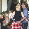 Gwen Stefani, son mari Gavin Rossdale et leurs fils Kingston et Apollo profitent d'une journée ensemble à Los Angeles, le 15 août 2014.