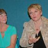 Charlotte Stewart (Miss Beadle) et Alison Arngrim (Nellie Oleson) lors de la fête organisée pour les 40 ans de la série "La petite maison dans la prairie" par l'association Prairie Land au Palais Neptune à Toulon, le 16 août 2014, en présence pour le première fois en France de 4 acteurs de la série.