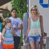 Tori Spelling en compagnie de son mari Dean et leurs enfants dans les rues de Malibu, le 13 août 2014.
