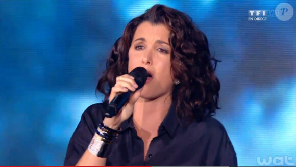 Jenifer, enceinte, lors de la grande finale de The Voice 3, le 10 mai 2014 sur TF1.