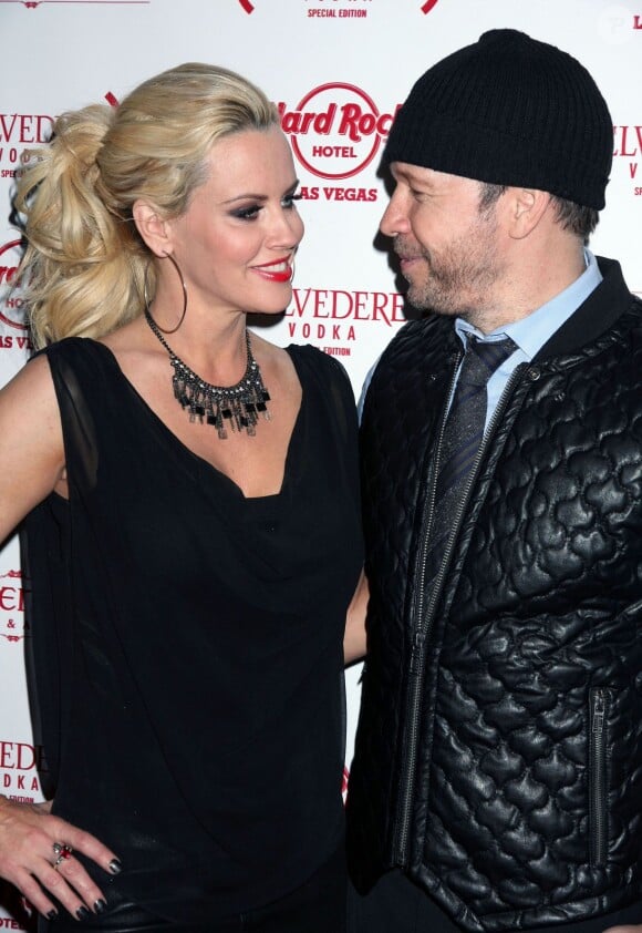 Les heureux mariés Jenny McCarthy et Donnie Wahlberg à Las Vegas, le 1er décembre 2013.