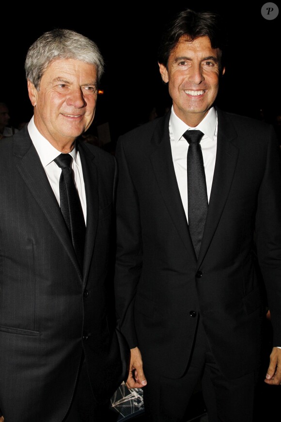 Yves Carcelle et son successeur à la présidence de Louis Vuitton, Jordi Constans, à Paris en juin 2012.