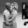  Cara Delevingne et Kate Moss, complices en tournage pour My Burberry, le nouveau parfum de Burberry. 