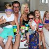 Tori Spelling et Dean McDermott avec leurs enfants lors de l'anniversaire de leur fils Finn à Malibu, le 30 août 2014.