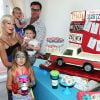 Tori Spelling et Dean McDermott avec leurs enfants lors de l'anniversaire de leur fils Finn à Malibu, le 30 août 2014.