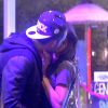 Nathalie embrasse Aymeric - Episode de "Secret Story 8" sur TF1. Le 21 août 2014.