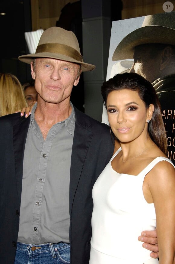 Ed Harris et Eva Longoria lors de l'avant-première du film "Frontera" au The Landmark Theatre, à Los Angeles, le 21 août 2014.