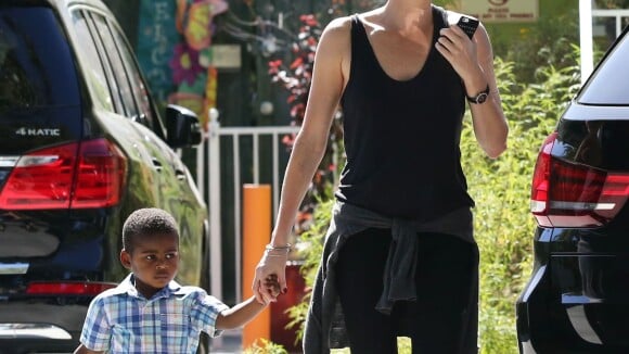 Charlize Theron : D'enfant solitaire à maman épanouie du craquant Jackson