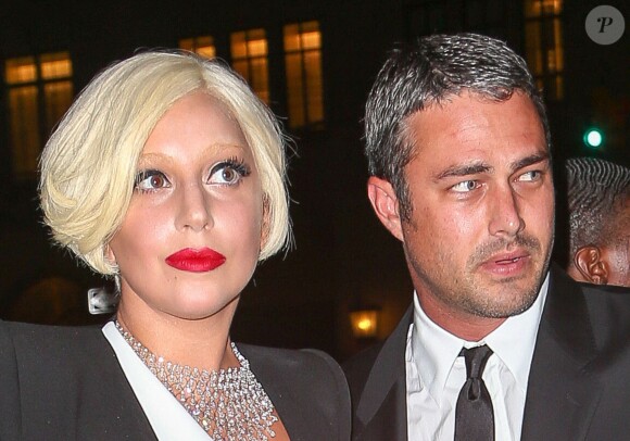 Lady Gaga et son compagnon Taylor Kinney quittent leur appartement à New York, le 5 septembre 2014.