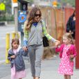 Sarah Jessica Parker et ses jumelles Marion et Tabitha Broderick se promènent à Greenwich Village à New York, le 12 juin 2014.