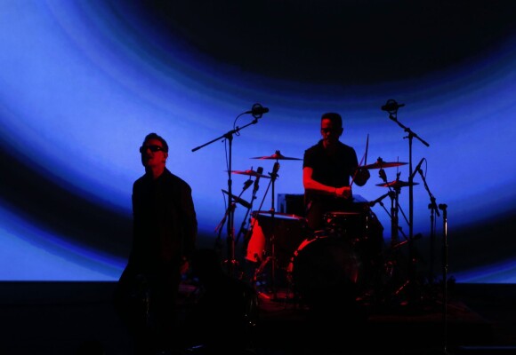 U2 sur scène à Cupertino lors de la keynote Apple pour présenter son nouvel album gratuit sur iTunes le 9 septembre 2014. 