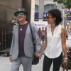 Carlos Santana se promène avec sa femme Cindy Blackman, le 27 juillet 2012.