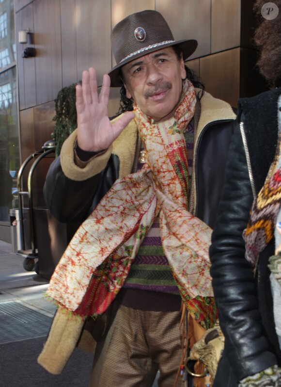 Carlos Santana dans les rues de New York, le 18 janvier 2012.