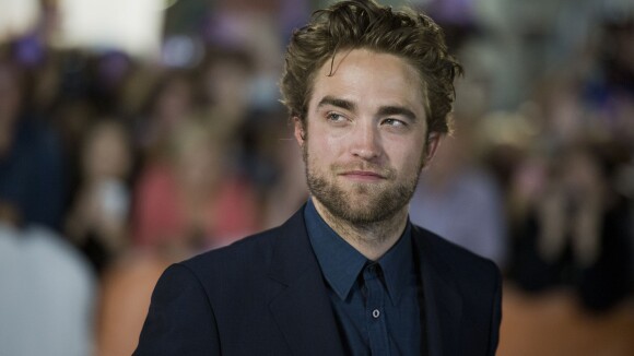 Robert Pattinson, coupe de cheveux sexy, face à la superbe Julianne Moore