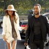 Chrissy Teigen et John Legend sur la rue de Rivoli, à Paris. Le 10 septembre 2014.