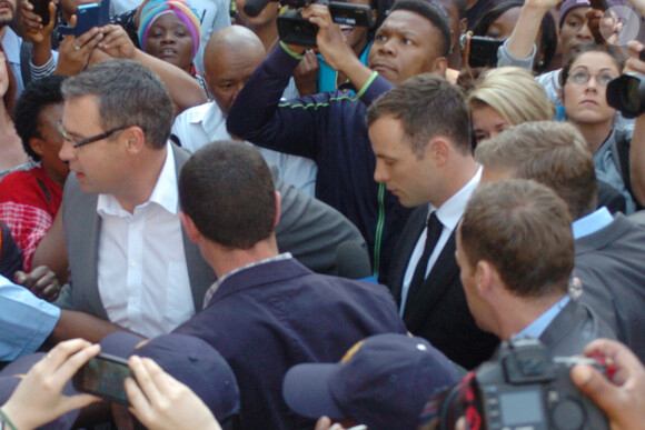 Oscar Pistorius lors de son arrivée à la North Gauteng High Court de Pretoria, le 11 septembre 2014 avant l'énoncé du verdict de son procès pour le meurtre de Reeva Steenkamp