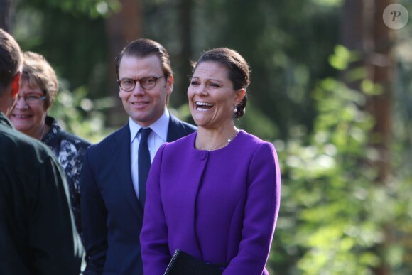 La princesse Victoria et son époux le prince Daniel de Suède visitant le Parc des sculptures à Umea le 11 septembre 2014