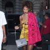 Rihanna, sur son 31 en cette semaine de Fashion Week, a été aperçue à New York habillée d'un manteau rose, d'une robe jaune (collection croisière 2015) et d'un sac Marc Jacobs (modèle Ostrich Trouble), et de souliers Manolo Blahnik. Le 11 septembre 2014.