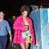 Rihanna, sur son 31 en cette semaine de Fashion Week, a été aperçue à New York habillée d'un manteau rose, d'une robe jaune (collection croisière 2015) et d'un sac Marc Jacobs (modèle Ostrich Trouble), et de souliers Manolo Blahnik. Le 11 septembre 2014.