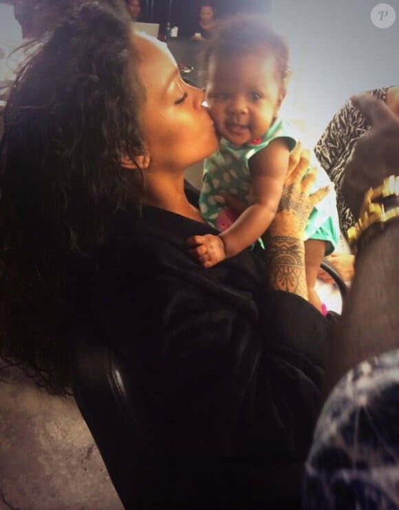 Rihanna et sa nièce Majesty, fille de sa cousine Noella Alstrom, lors d'un shooting photo à New York. Le 11 septembre 2014.