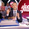 Yann Barthès présente Le Petit Journal, du lundi au vendredi sur Canal+.